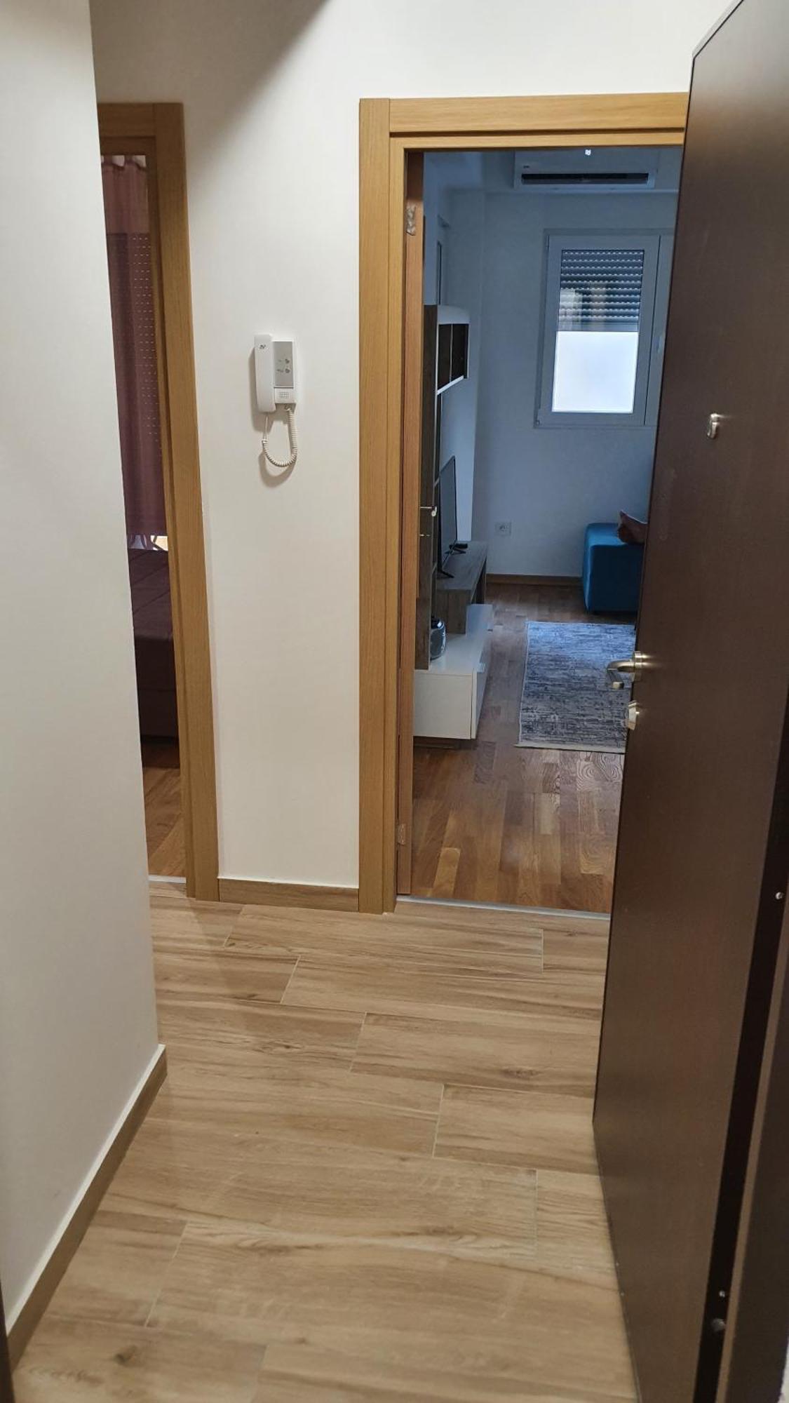 포드고리차 Odmor U Podgorici. 아파트 외부 사진